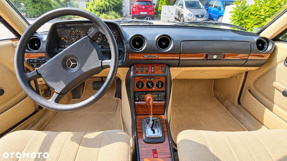 Mercedes-Benz W123 - 10
