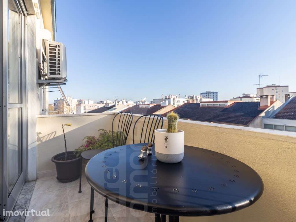 Apartamento T3 em Corroios | 105 m² | Totalmente Remodelado | Junto... - Grande imagem: 2/25