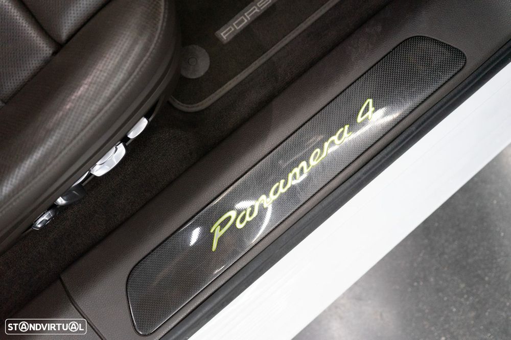 Porsche Panamera Sport Turismo 4 E-Hybrid - 48