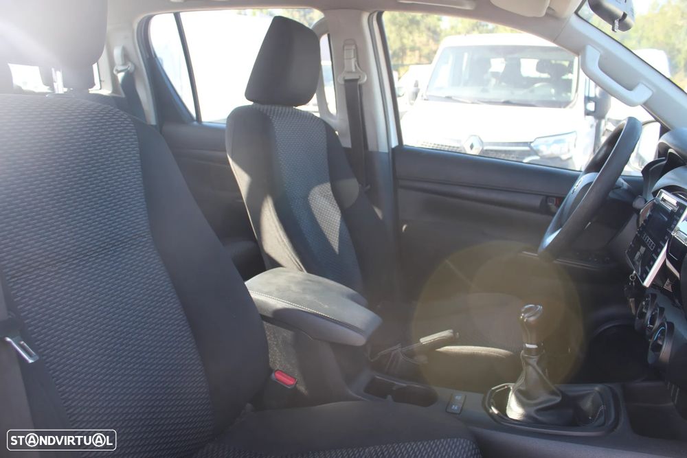 Toyota Hilux 2.4 D-4D 4WD CD CM - 10