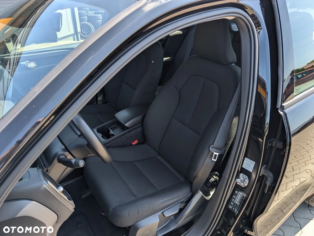 Volvo XC 40 T3 Momentum - 32