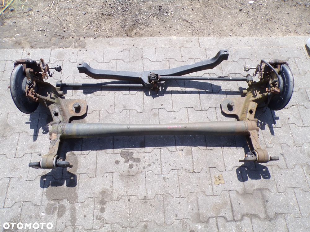 BELKA OŚ ZAWIESZENIA TYŁ OPEL ASTRA J - 1