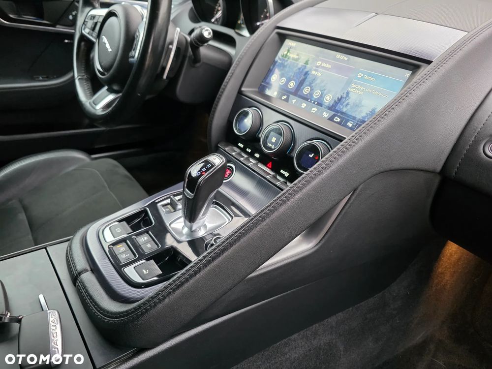 Jaguar F-Type P300 R-Dynamic - 19