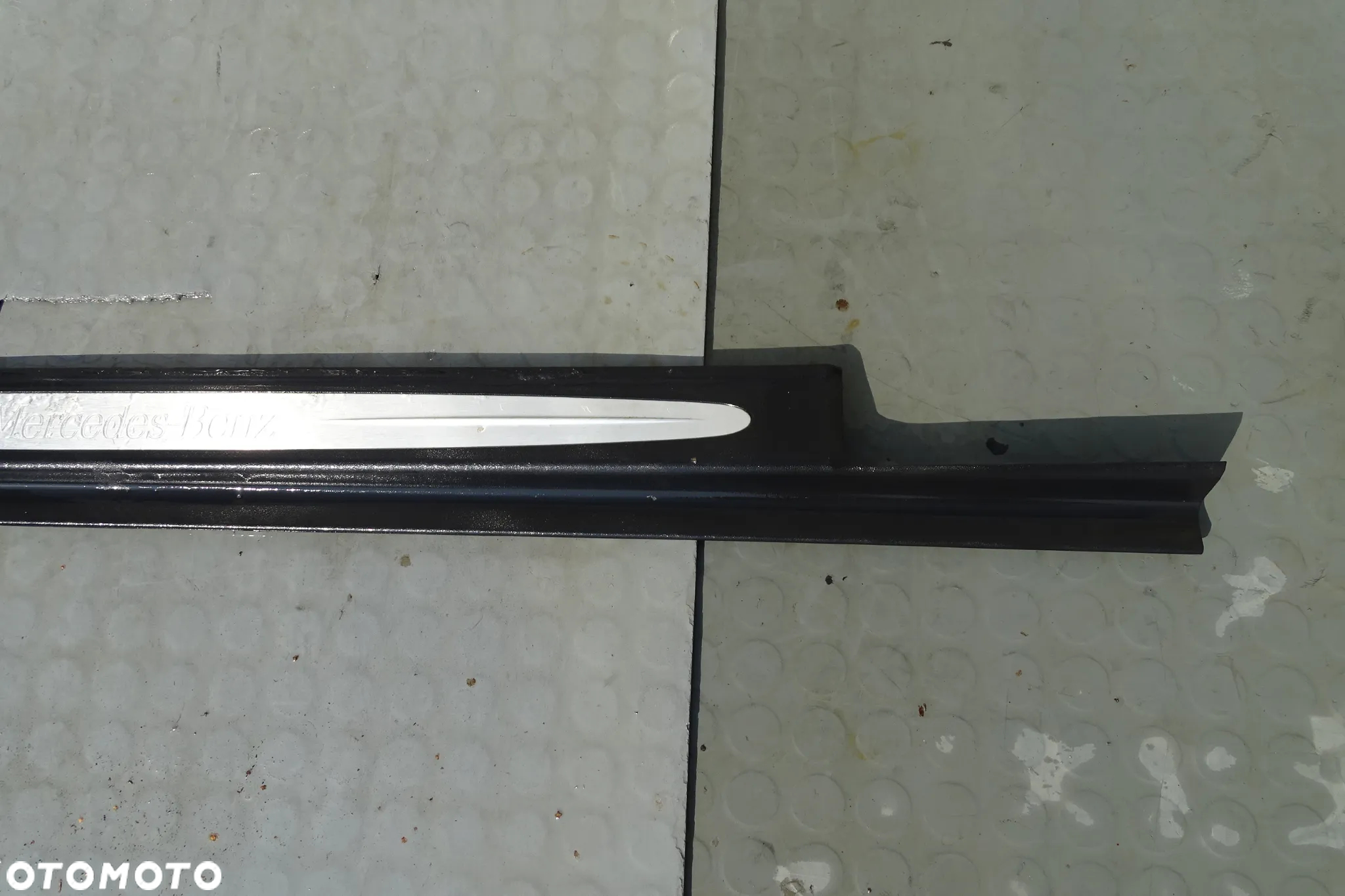 Listwa wewnętrzna progowa prawa  Mercedes CLK W209 AMG A2096800235 - 3