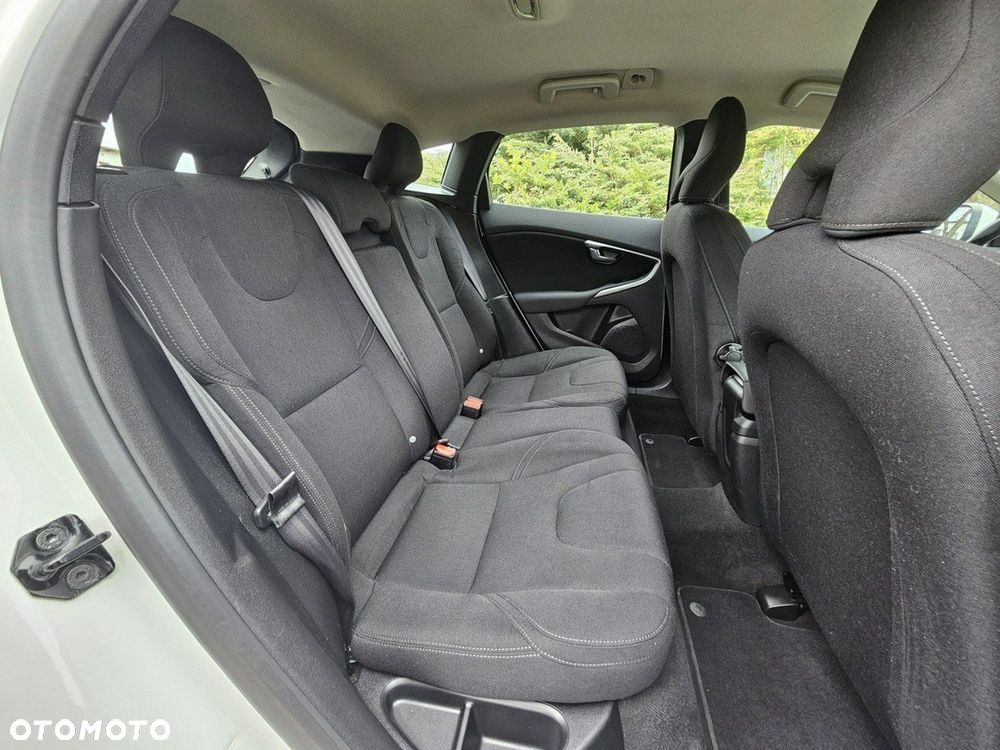 Volvo V40 D2 Momentum - 18