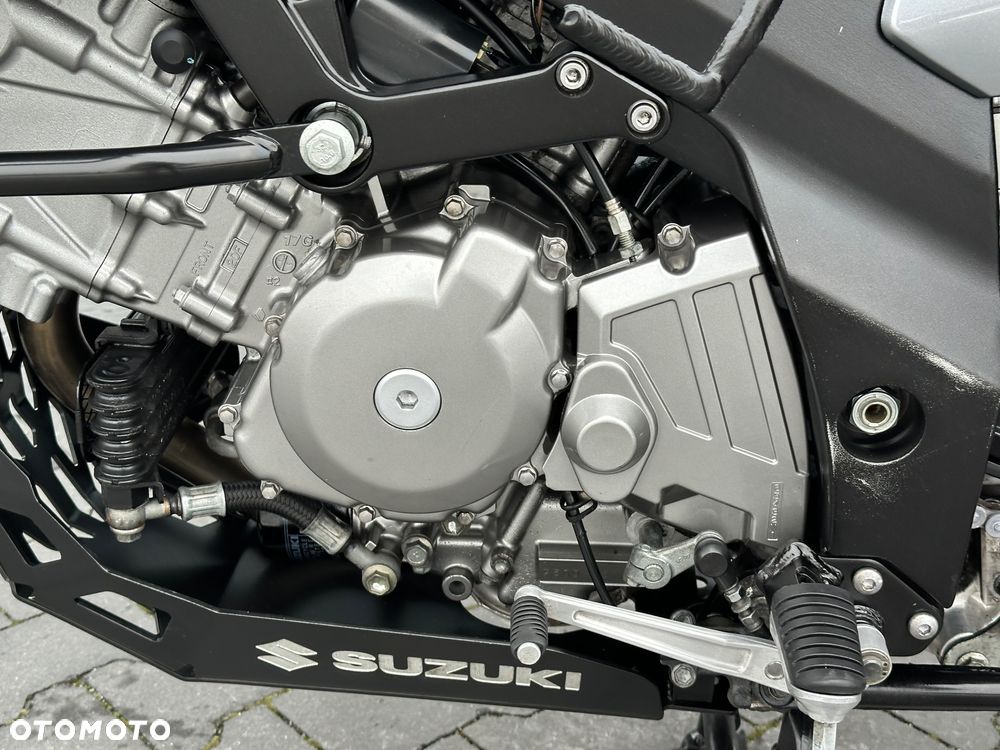 Suzuki V-STROM - 35