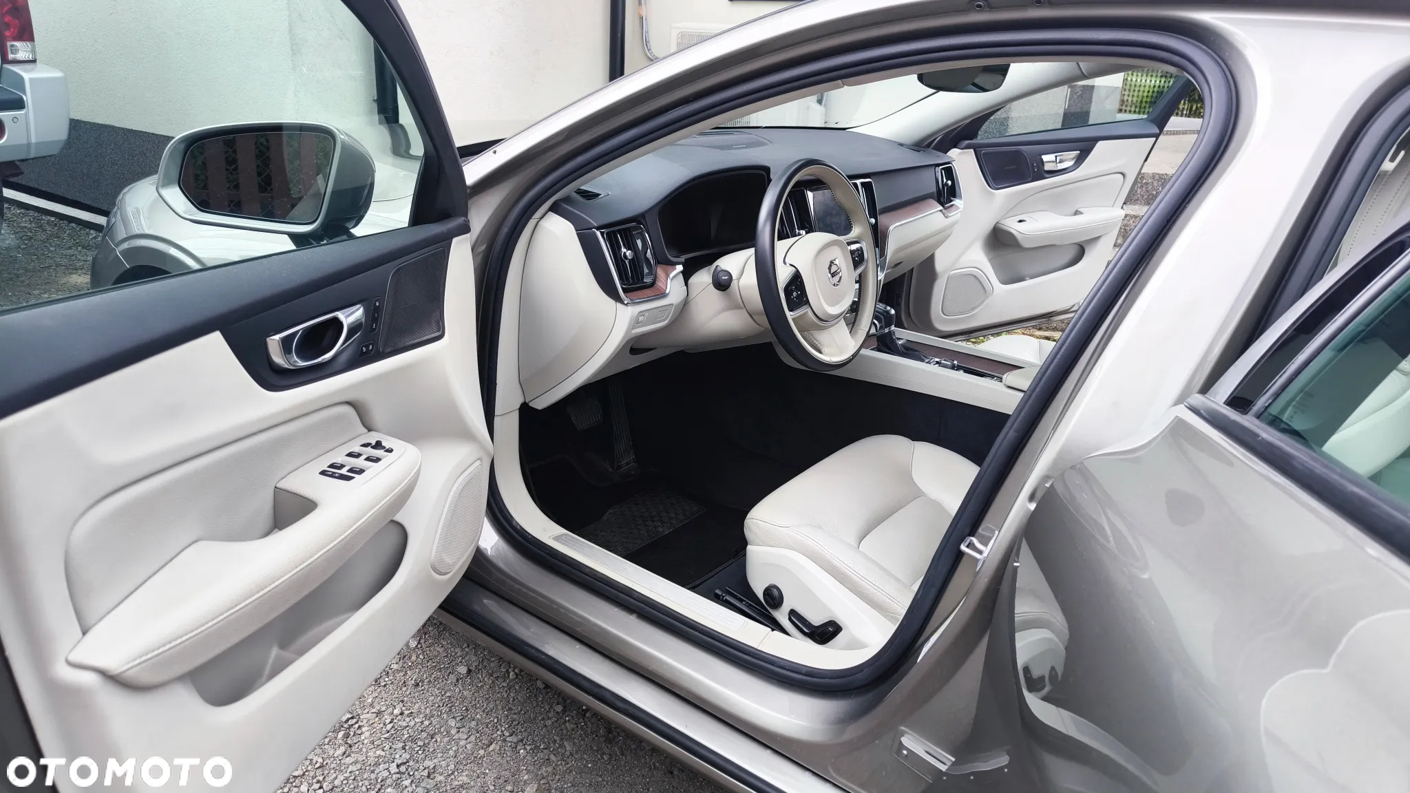 Volvo S60 T5 Momentum Pro - 16