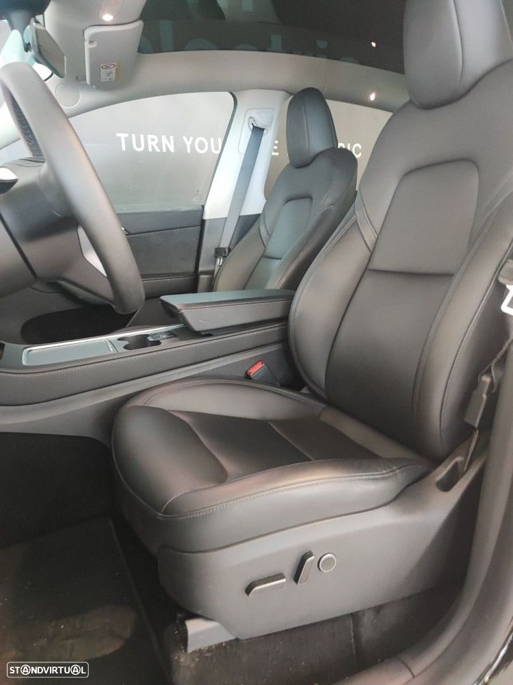 Tesla Model Y Long Range Dual Motor AWD — fotografia 7
