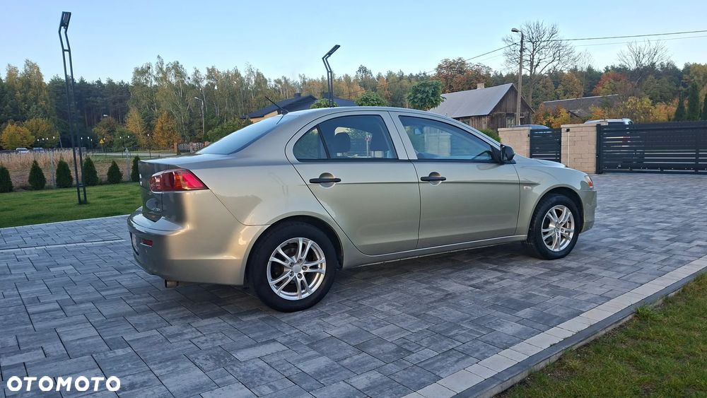 Mitsubishi Lancer - 16