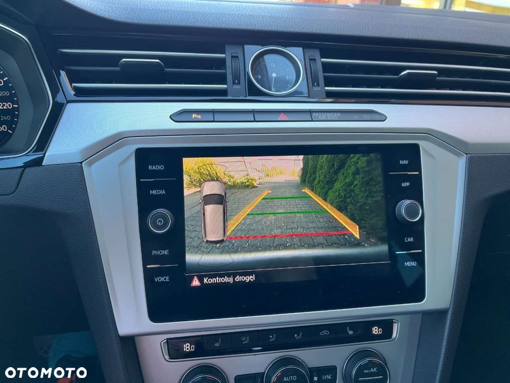 Volkswagen Passat - 10