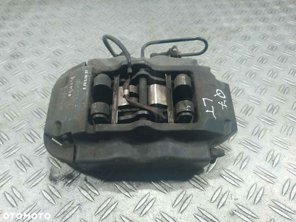 ZACISK HAMULCOWY LEWY TYŁ AUDI Q7 207673038 3.0 TDI - 1