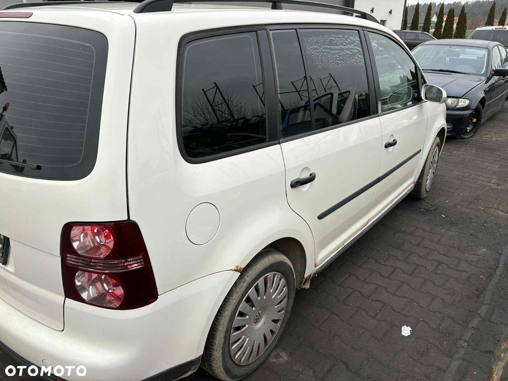 VOLKSWAGEN TOURAN - 4