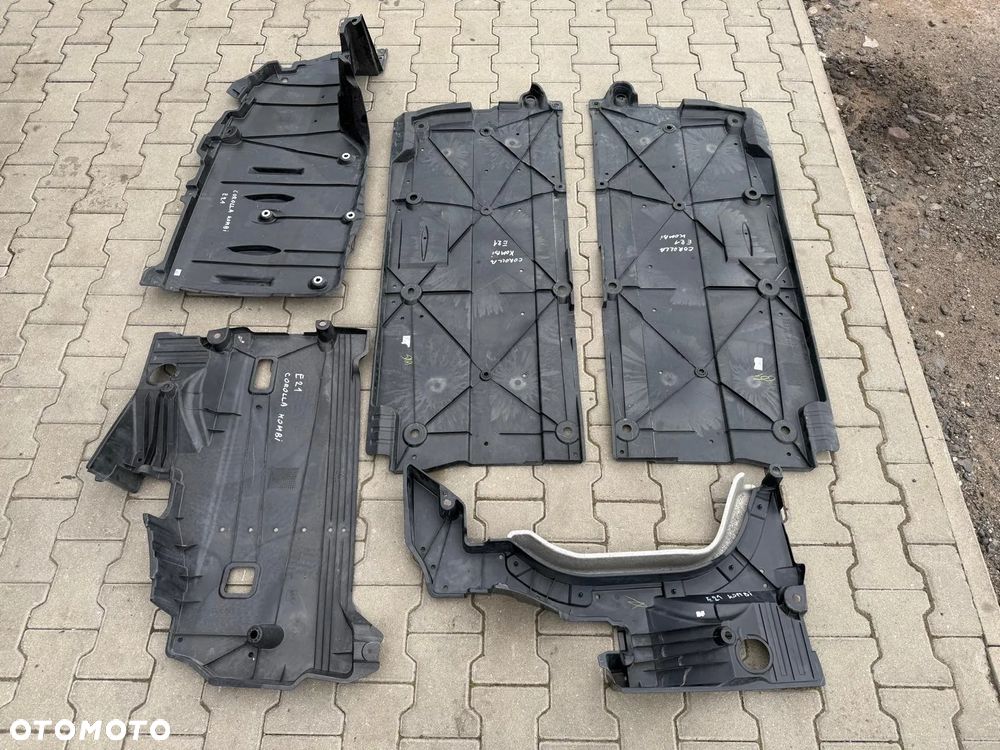 TOYOTA COROLLA E21 KOMBI 19- OSŁONA PODWOZIA PODŁOGA PŁYTA 581166-02170 KOMPLET - 1