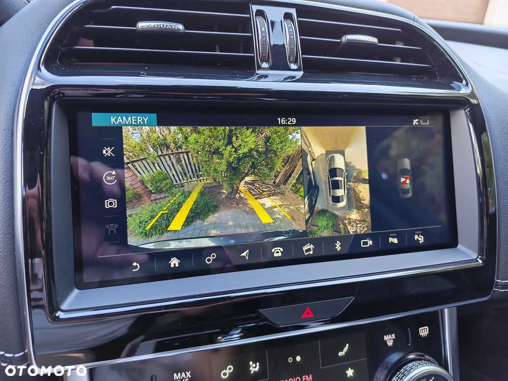 Jaguar XE 2.0 D180 AWD R-Dynamic SE - 33