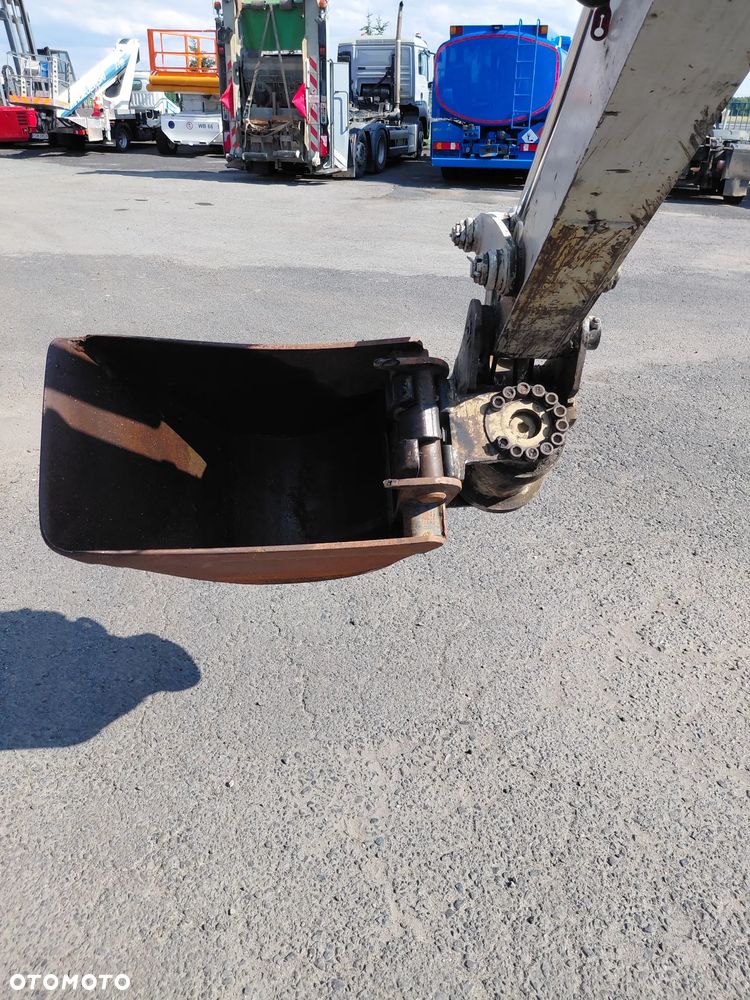 Takeuchi TB240 - 13