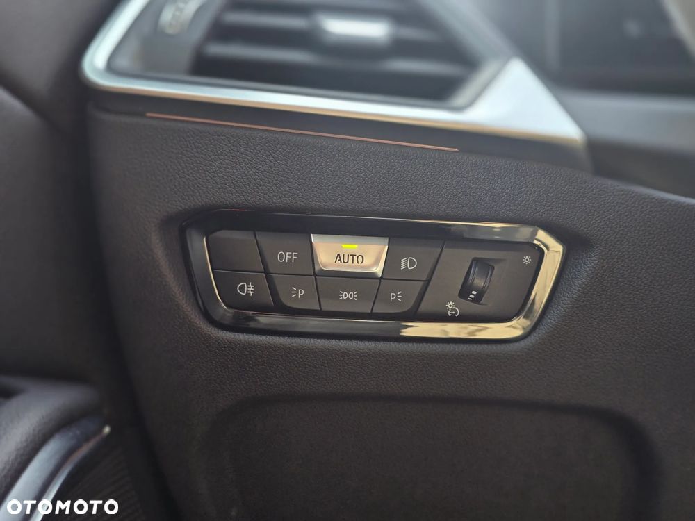 BMW Seria 3 318i Advantage - 18