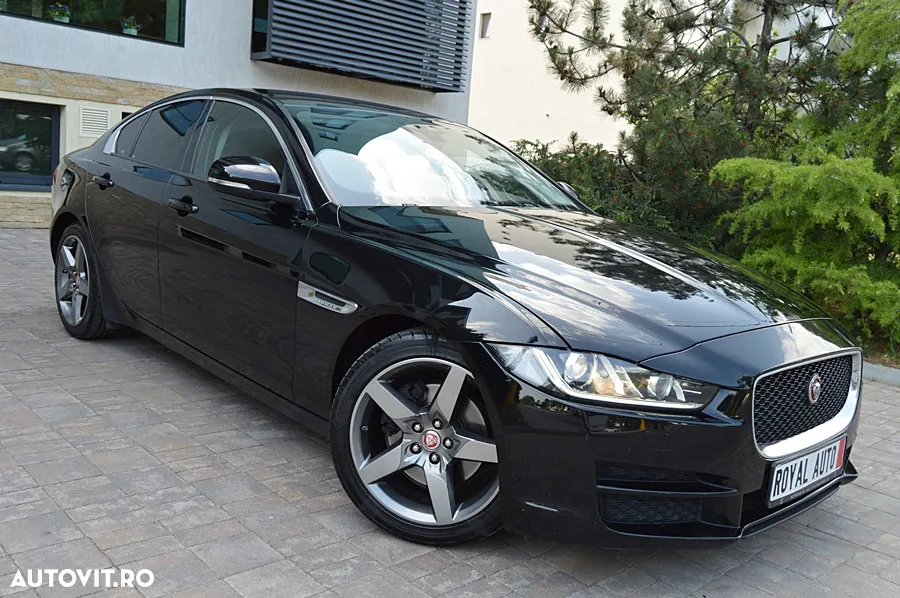 Jaguar XE - 13