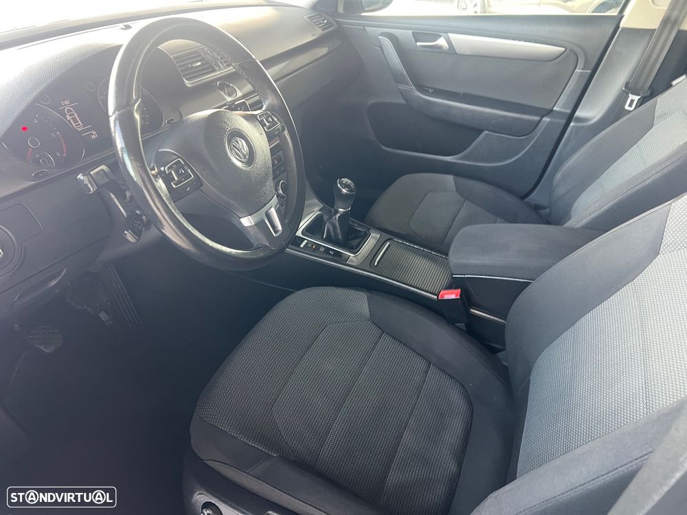 VW Passat 1.6 TDI Confortline - 11