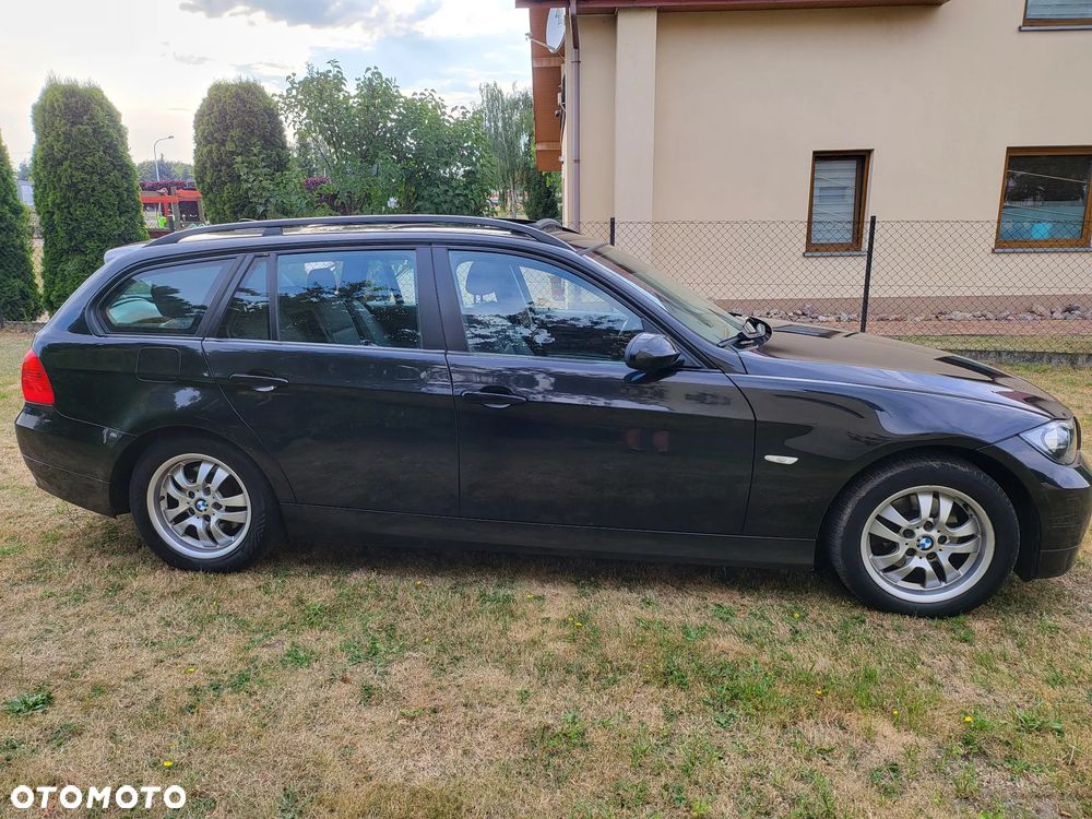 BMW Seria 3 318i Touring - 15
