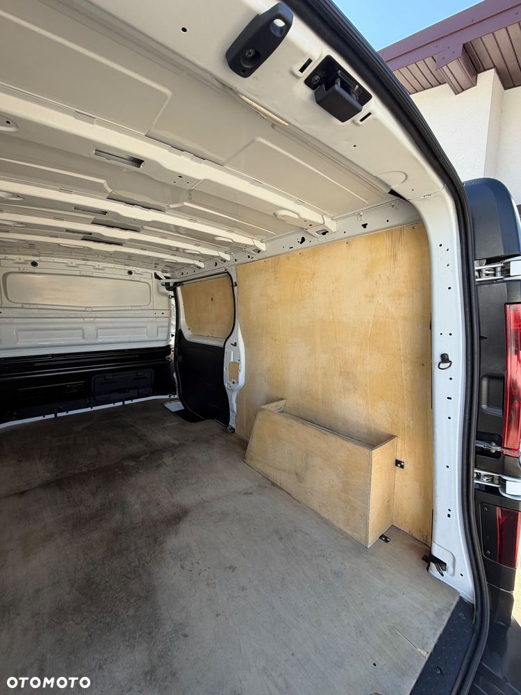 Renault Trafic Długi Blaszak L2H1 Renault Trafic Blaszak 2.0 - 13