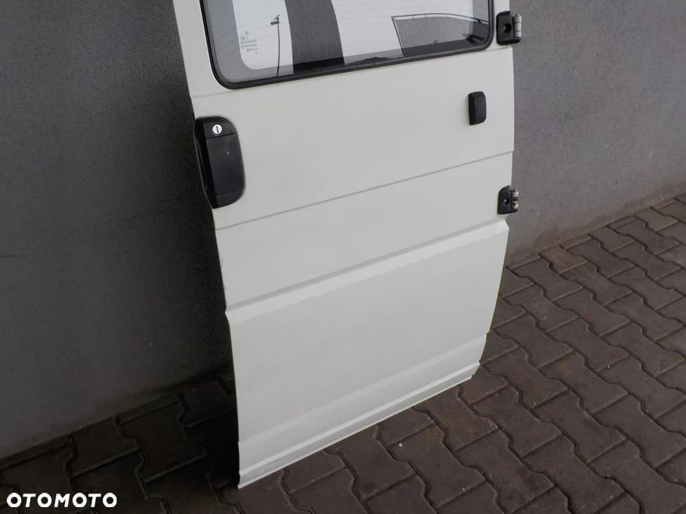 VW T4 DOKA DUBELKABINA DRZWI TYŁ TYLNE PRAWE KOMPLETNE - 4