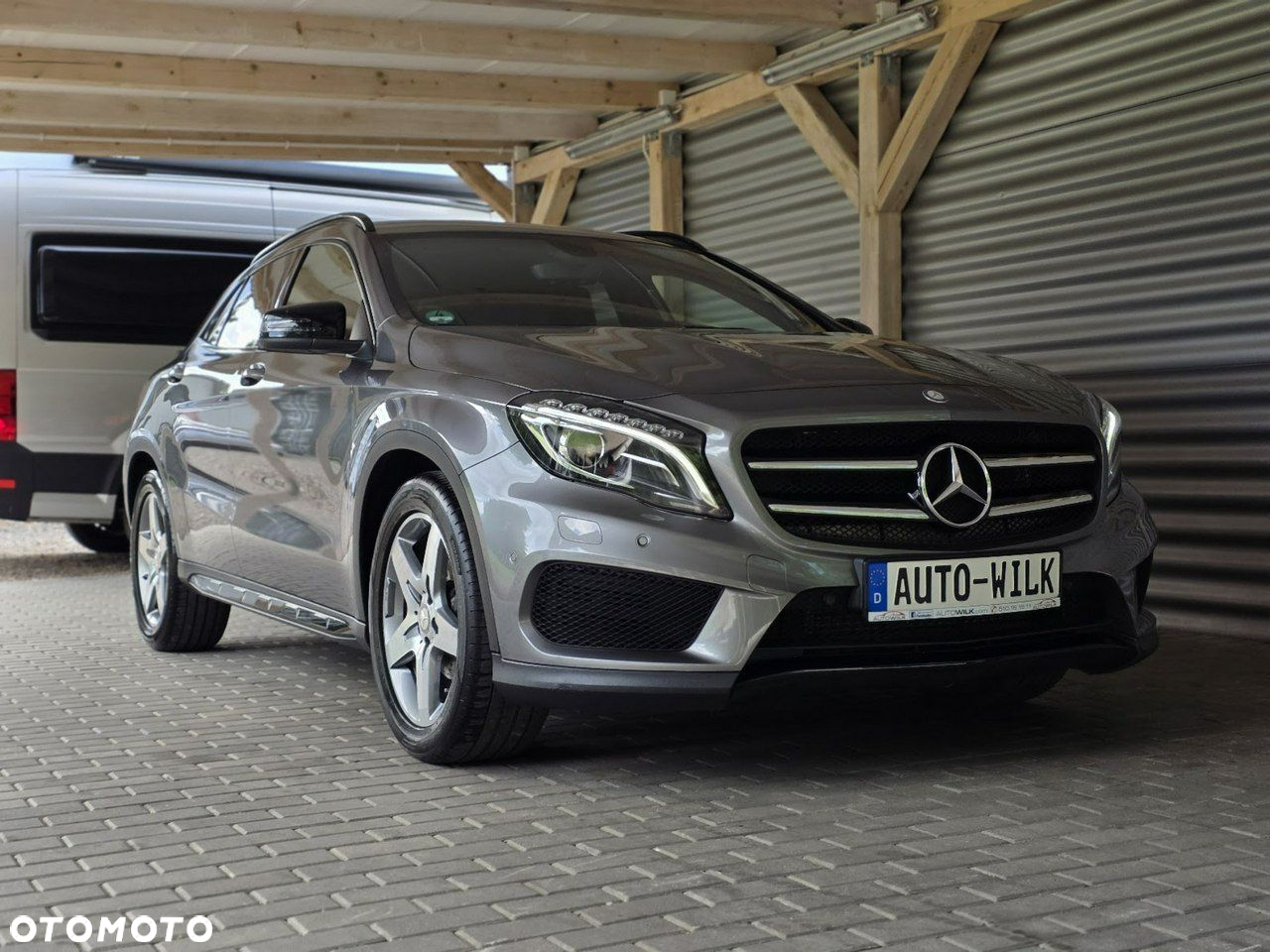 Mercedes-Benz GLA - 10
