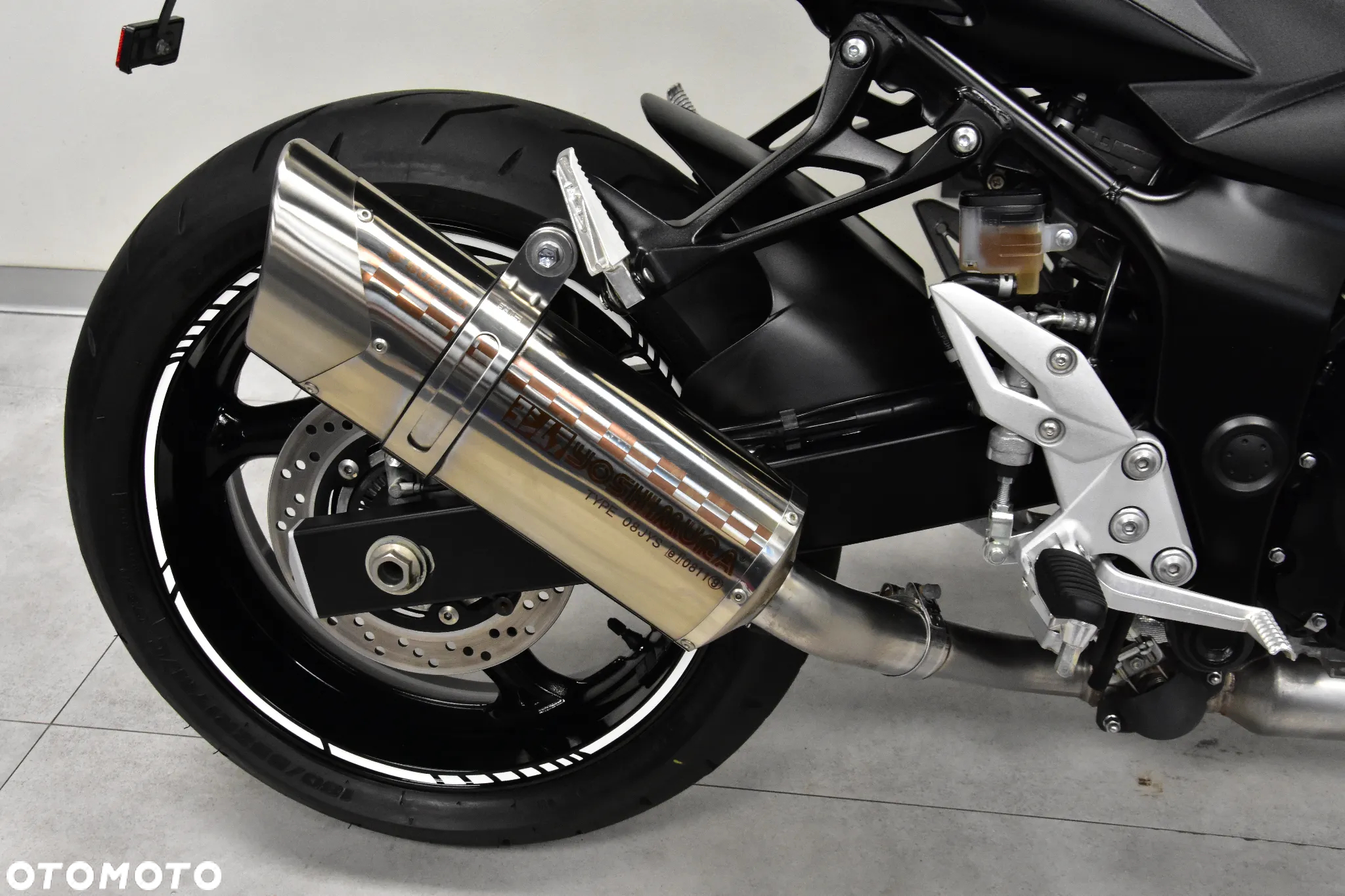 Suzuki GSR - 31