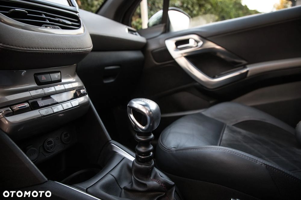 Peugeot 208 155 THP XY - 27