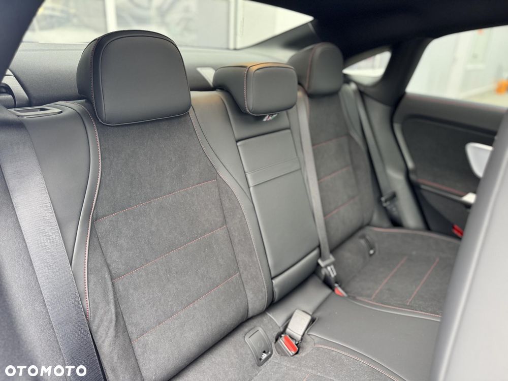 Mercedes-Benz CLA 200 mHEV 8G-DCT - 13