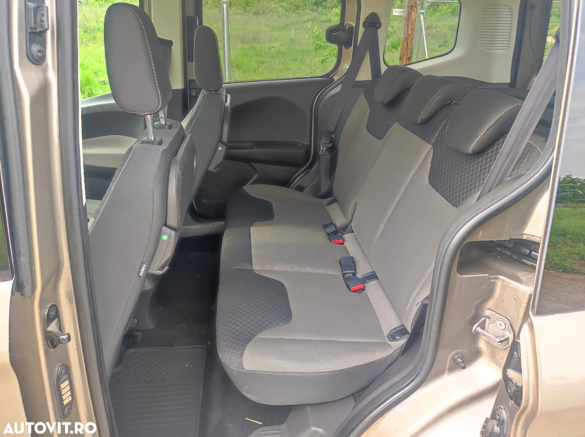 Ford Tourneo Courier 1.0 EcoBoost Titanium - 14
