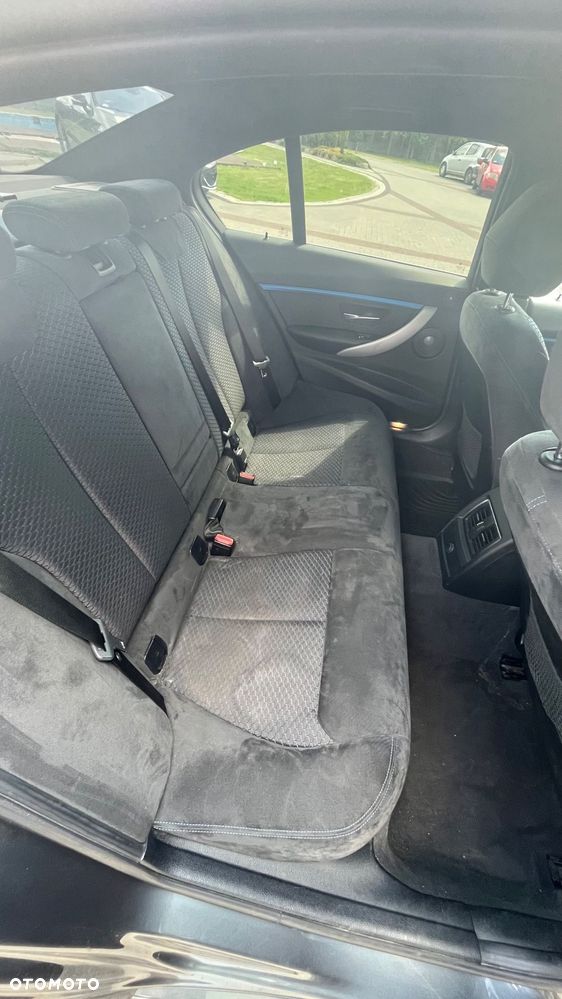 BMW Seria 3 318i M Sport - 12