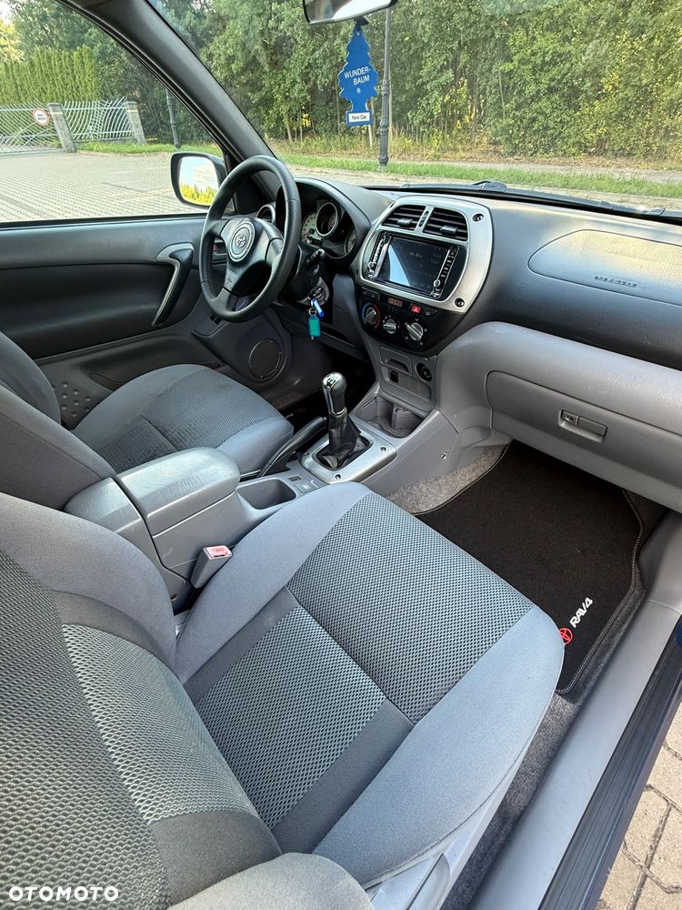 Toyota RAV4 4x4 Edition - 15
