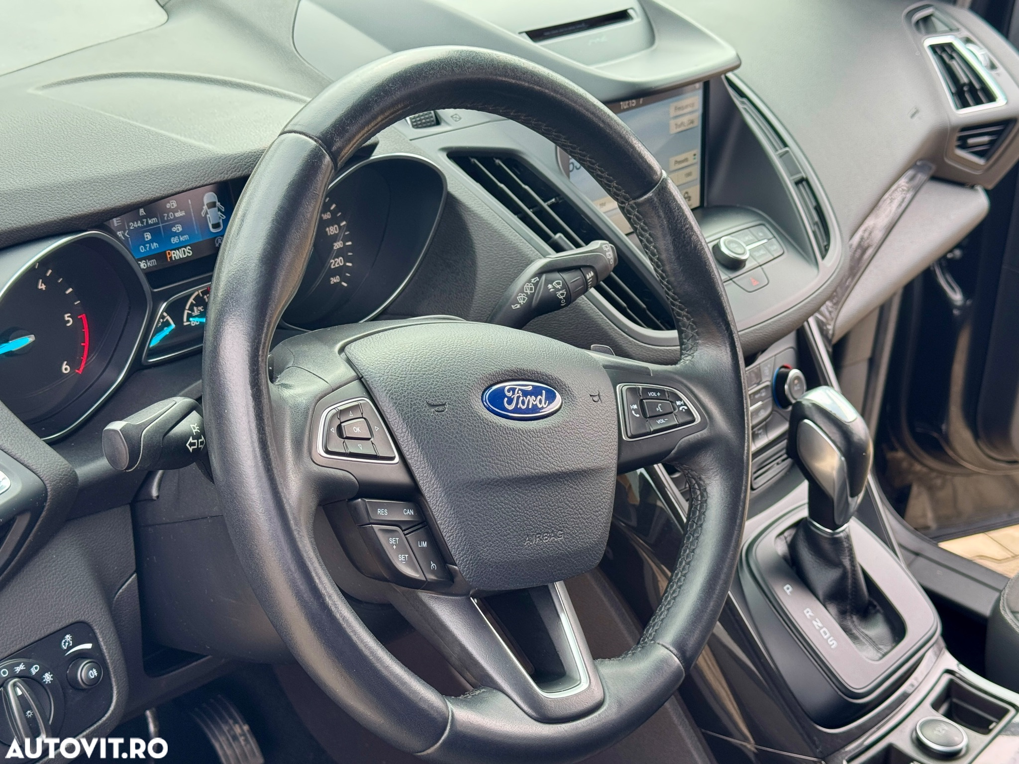 Ford Kuga 2.0 TDCi 2x4 Aut. Cool & Connect - 12