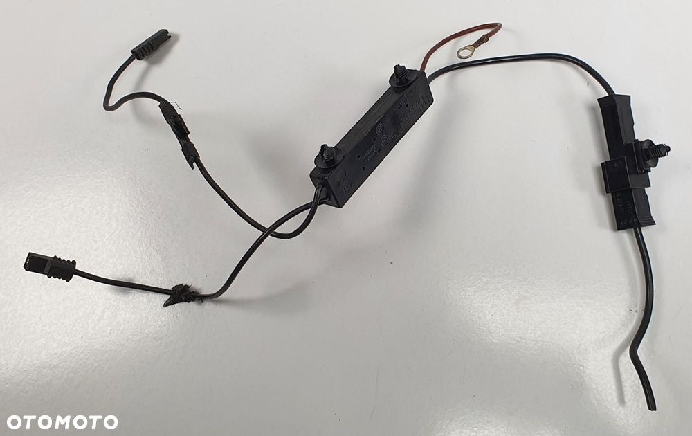 WZMACNIACZ ANTENY MERCEDES CLS W218 A2128704589 - 1