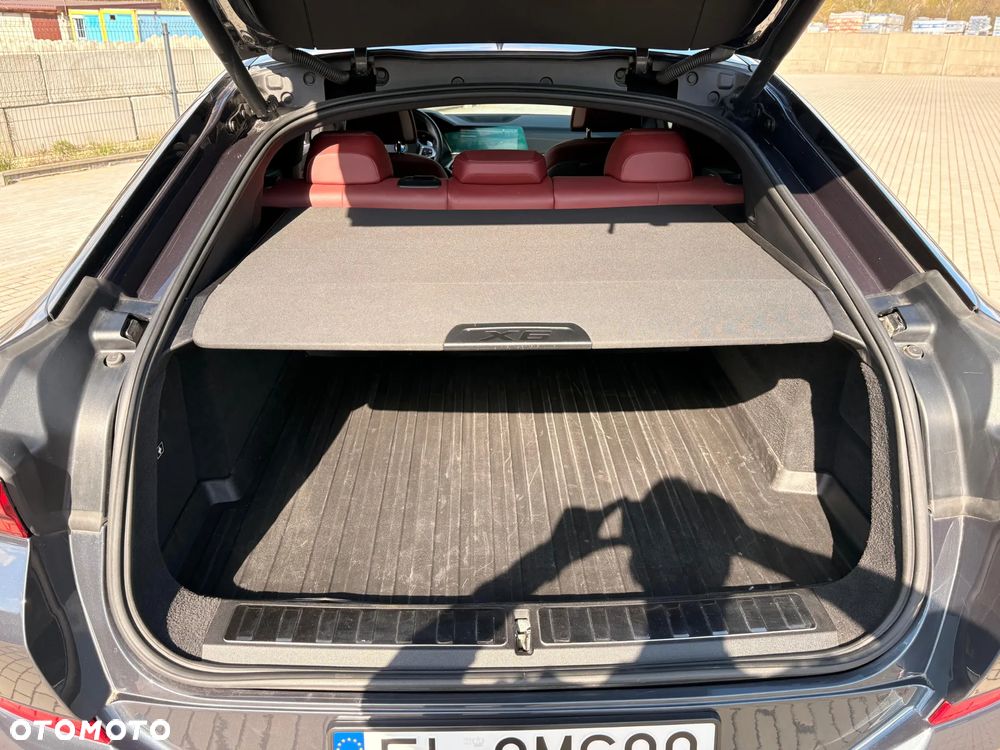 BMW X6 M50i - 12