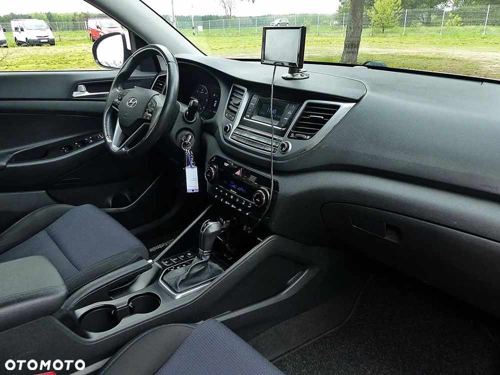 Hyundai Tucson 2.0 CRDi 4WD Automatik Advantage - 25