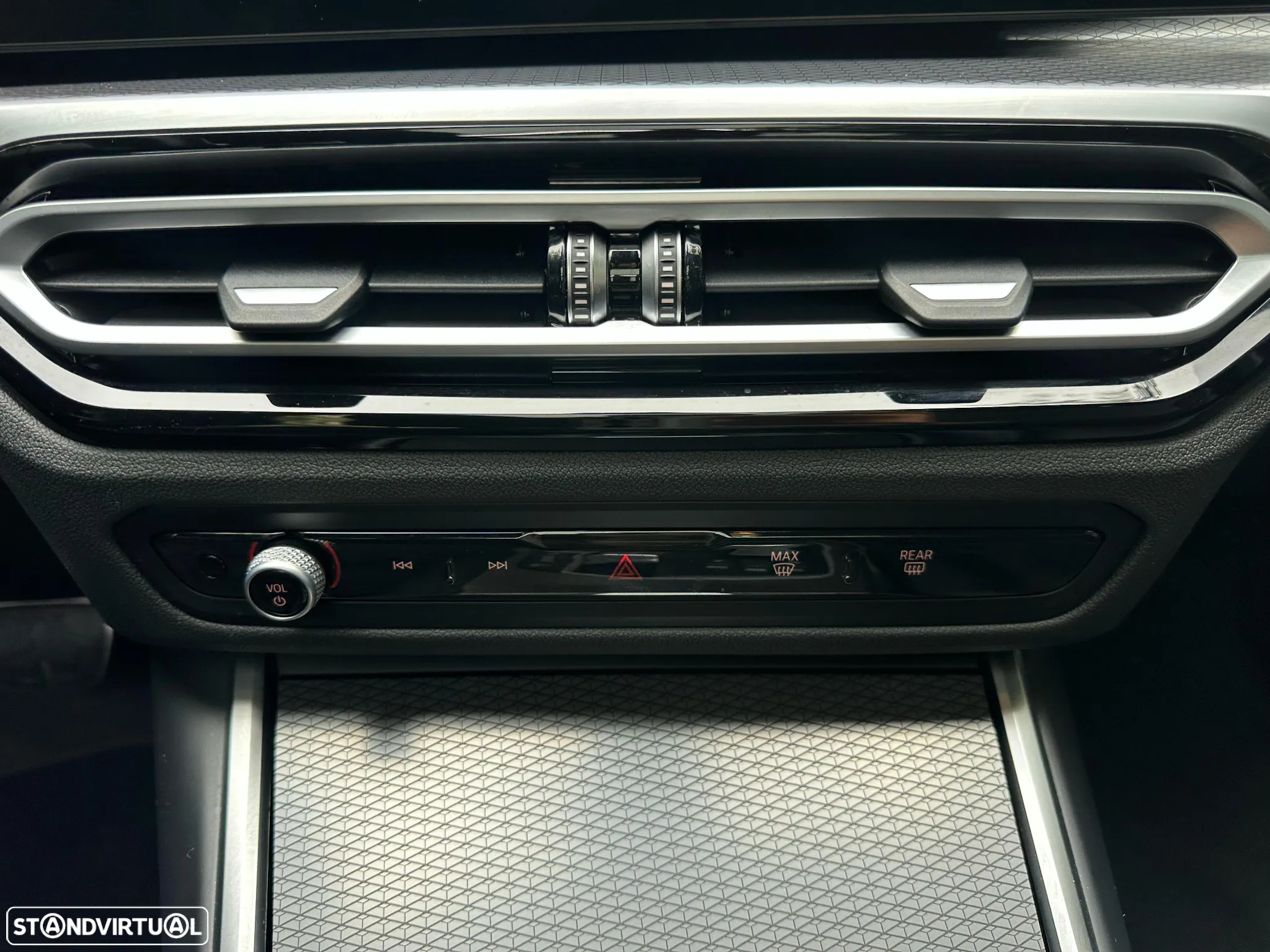 BMW 330 e Touring Pack Desportivo M Auto - 40
