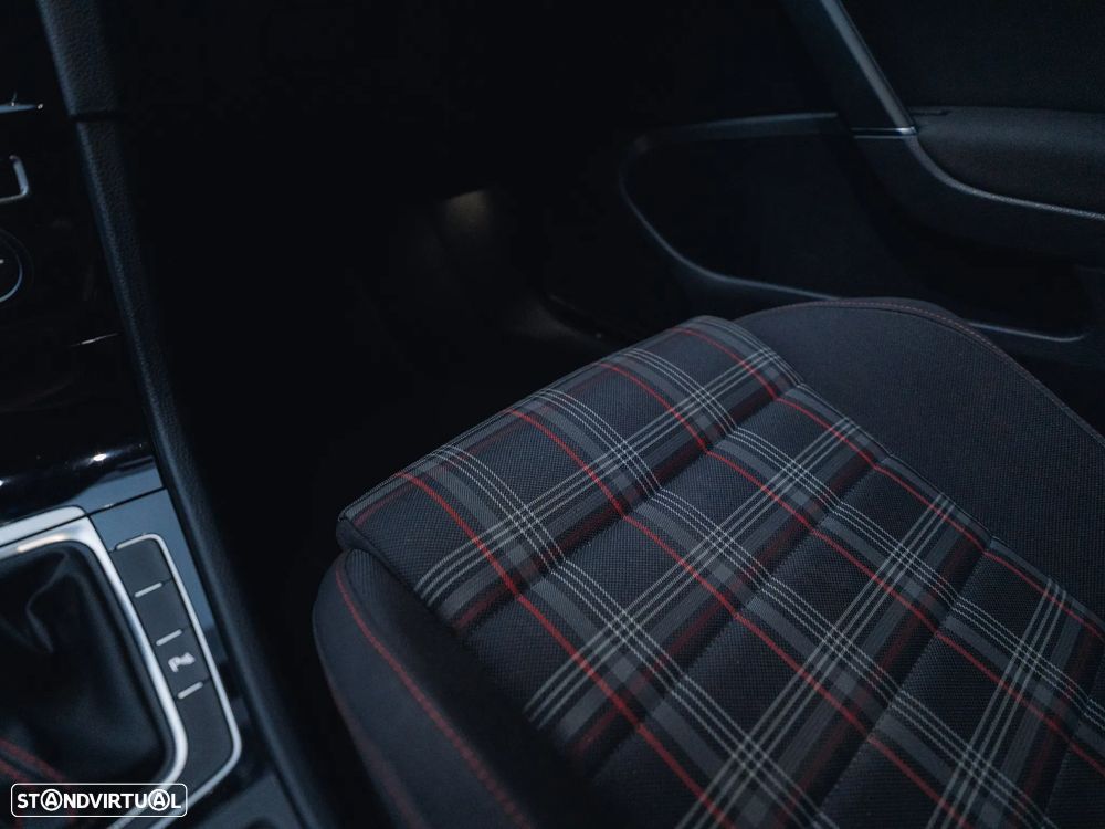 VW Golf GTI (BlueMotion ) DSG - 33