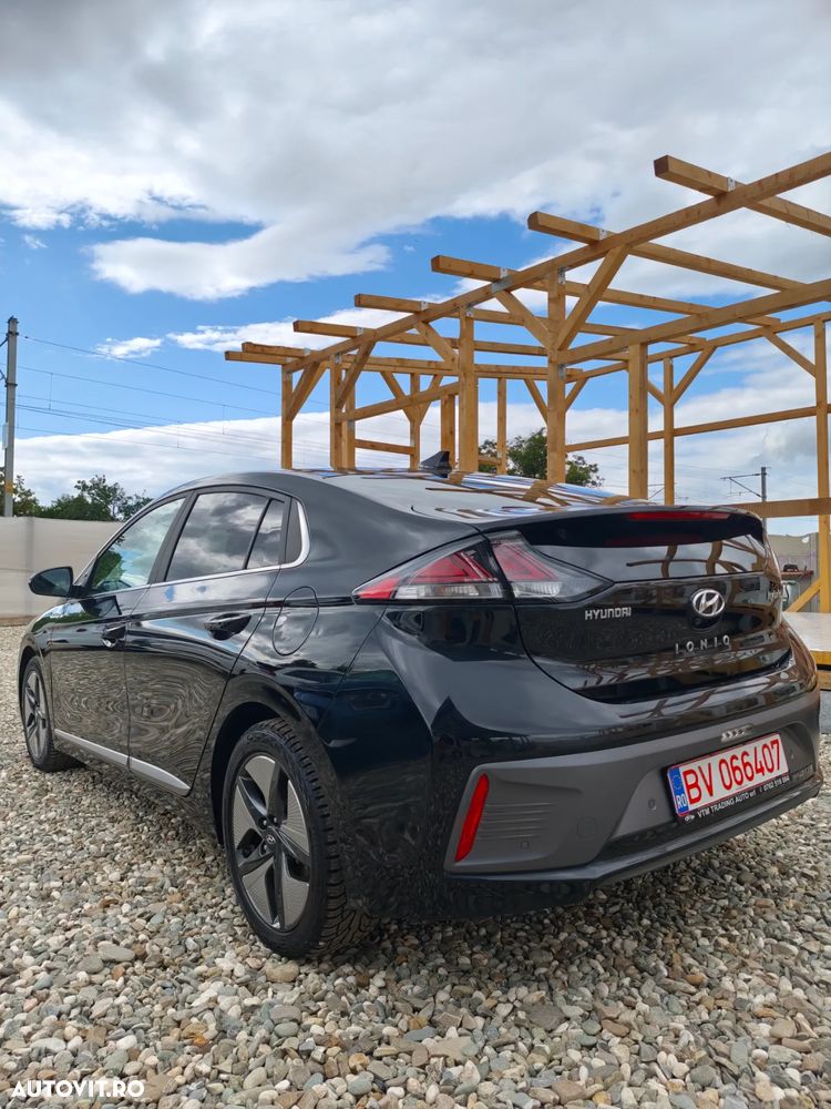 Hyundai IONIQ - 8