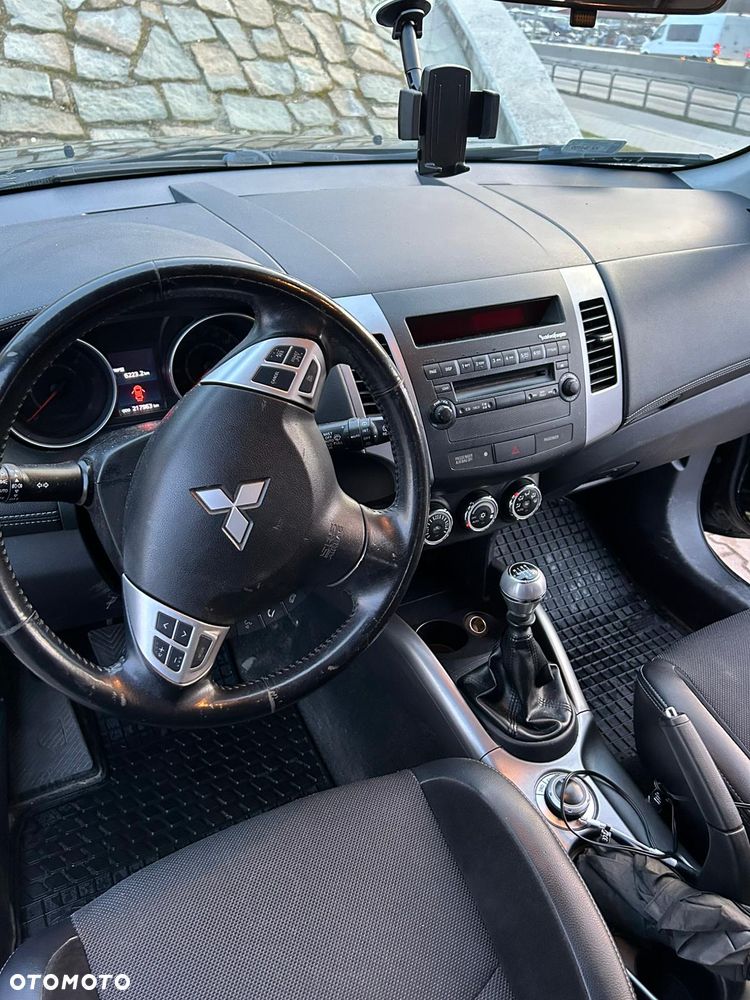Mitsubishi Outlander 2.0 DID Intense + - 11