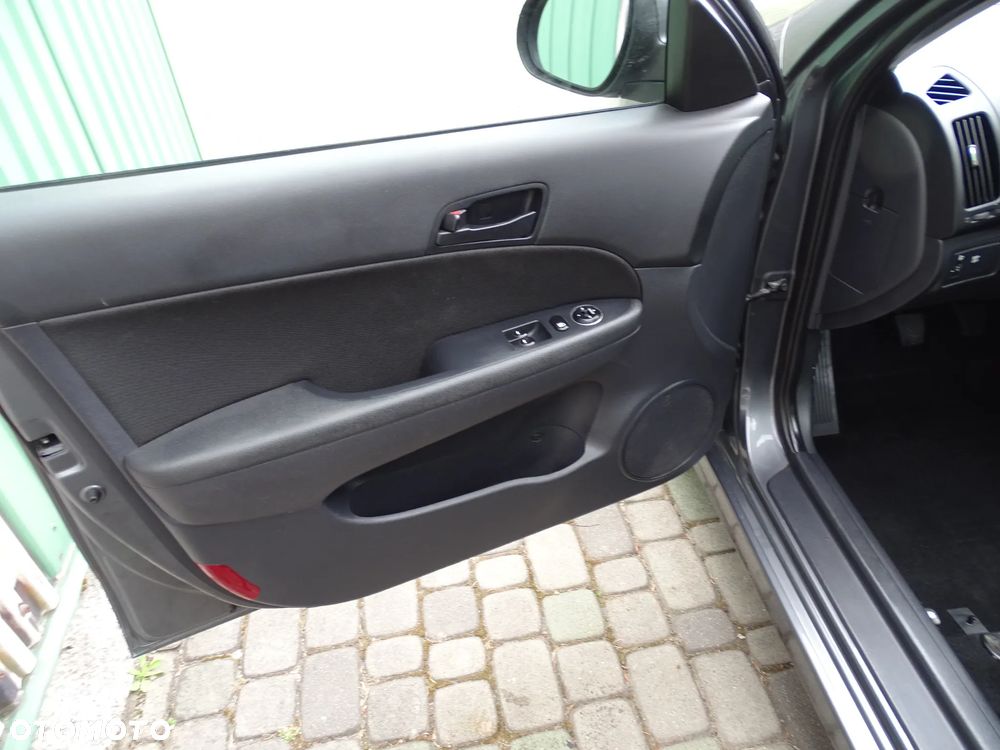 Hyundai i30 1.4 Classic + - 12