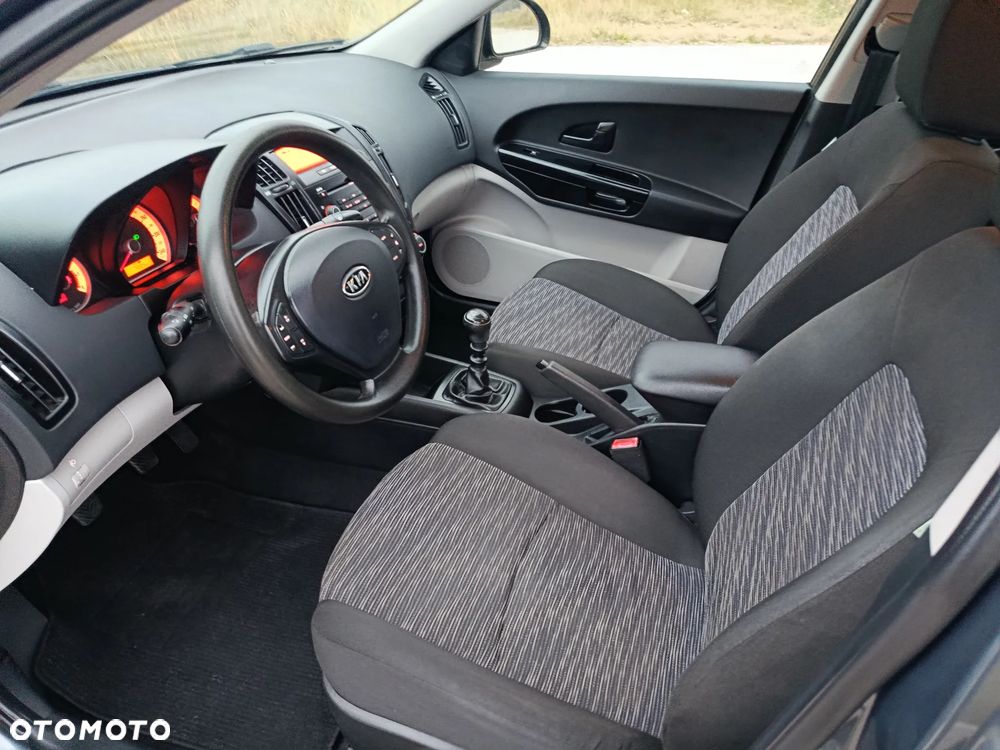 Kia Ceed 1.4 CVVT Attract - 22
