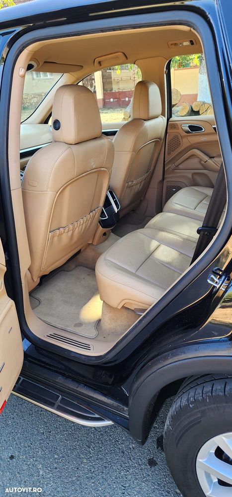Porsche Cayenne - 8