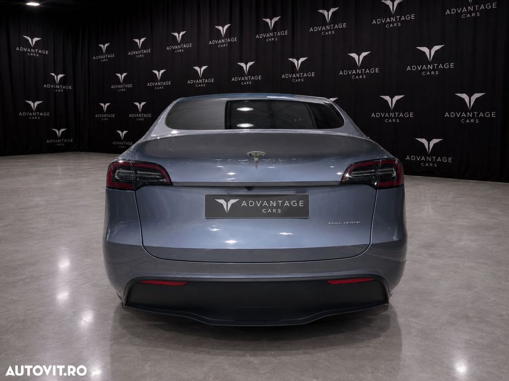 Tesla Model Y Long Range Dual Motor AWD - 4