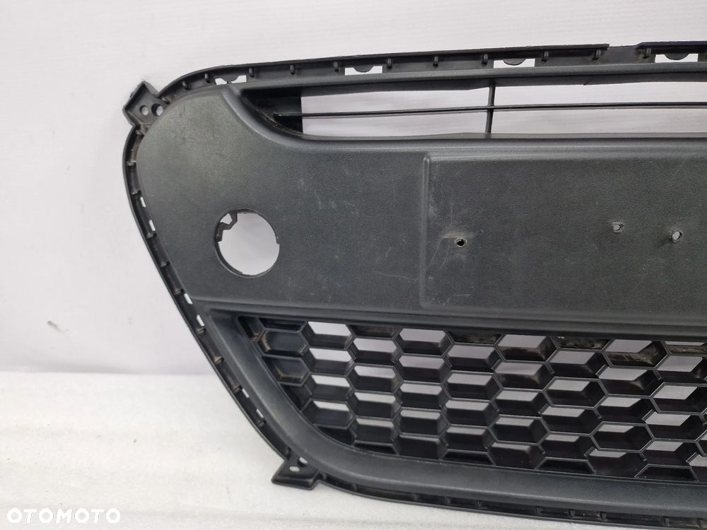 KIA PICANTO II 11- KRATKA ŚRODKOWA ZDERZAKA PRZEDNIEGO PRZÓD , NR 86569-1Y000 , NR AUKCJI KR147 - 2