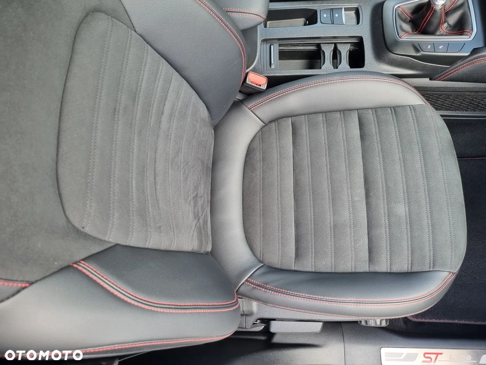 Ford Kuga 2.0 TDCi 2x4 ST-Line - 36