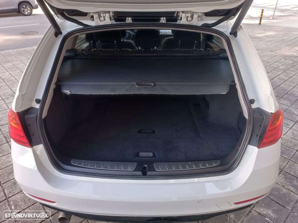 BMW 318 d Sport Line - 28