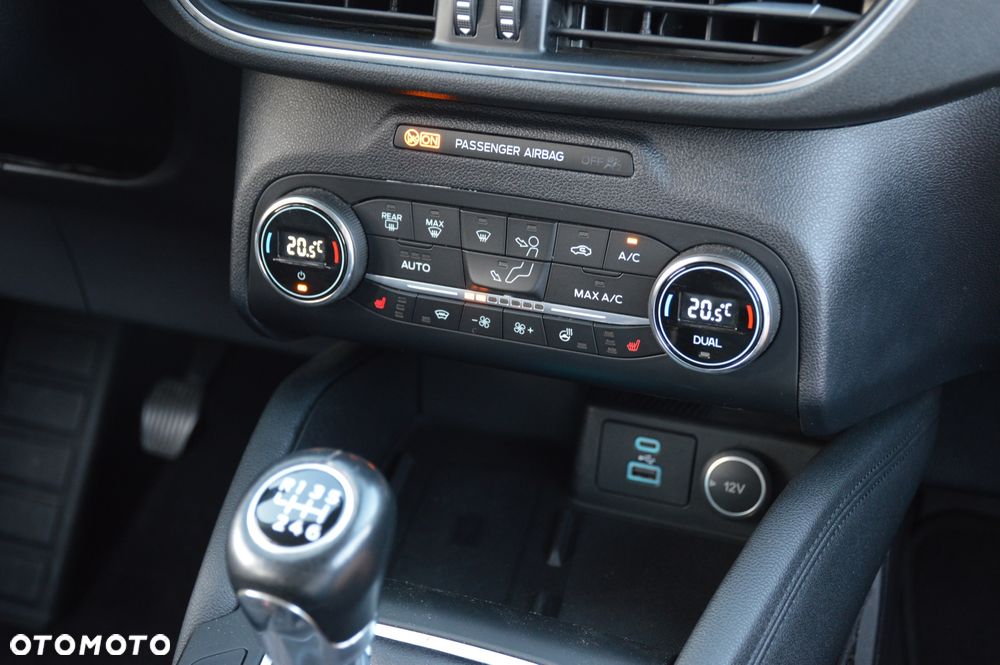 Ford Kuga 2.0 EcoBlue Hybrid TITANIUM - 30