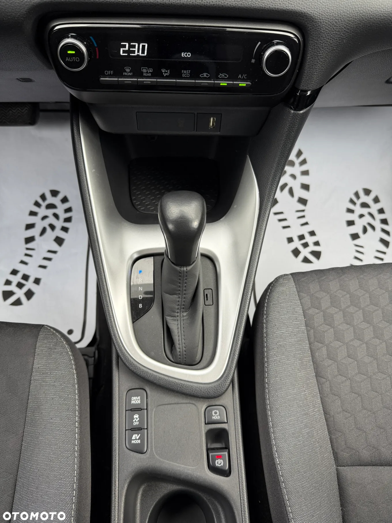 Toyota Yaris Hybrid 1.5 Comfort - 6
