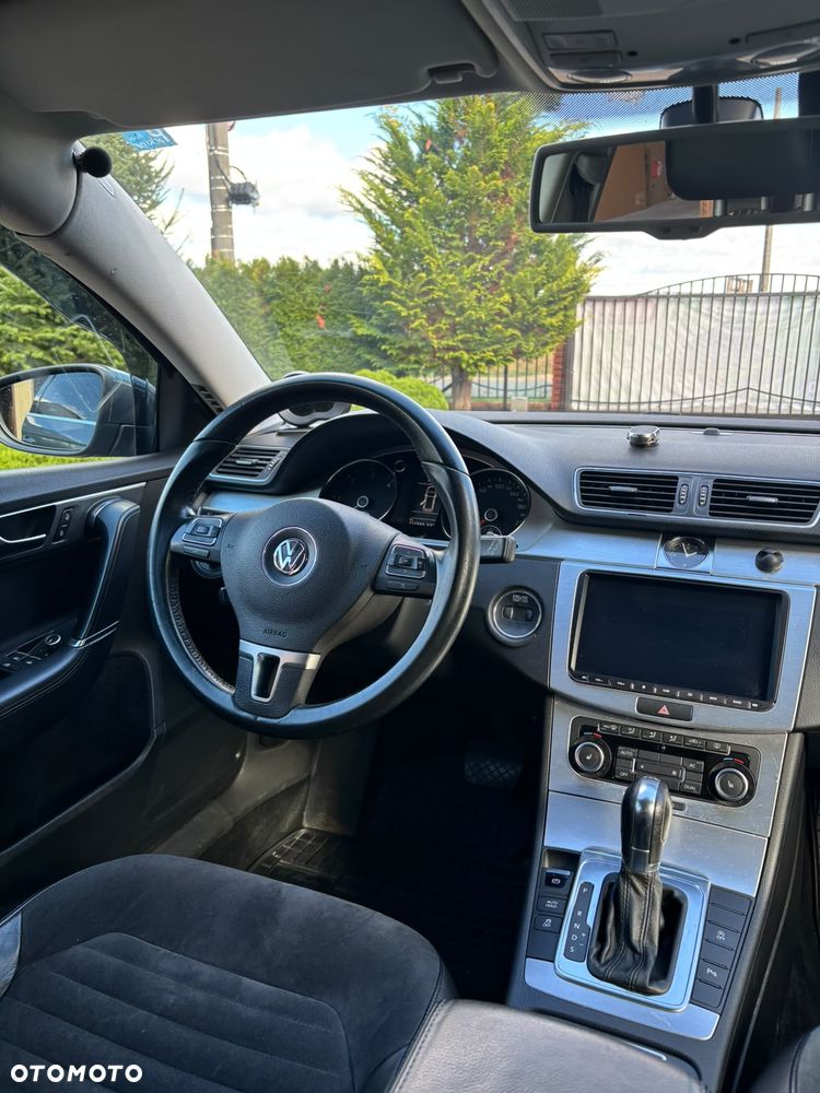 Volkswagen Passat - 4